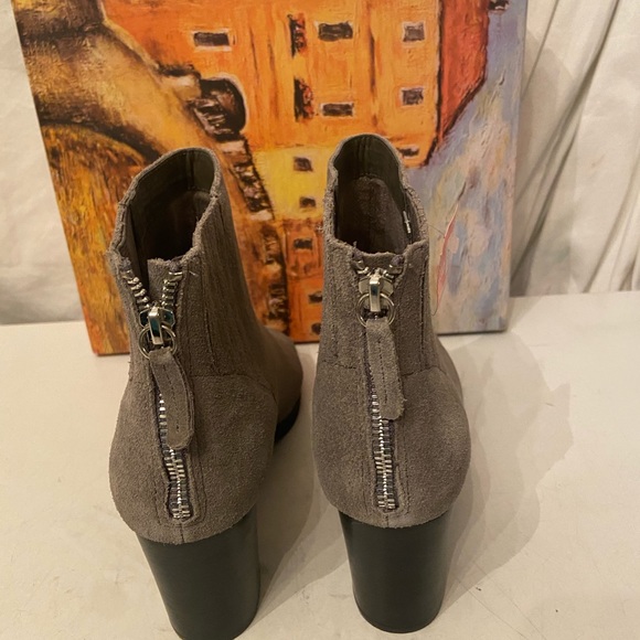 Bella Vita gray suede peep toe ankle boots various sizes NWT - Picture 3 of 8